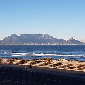Blouberg Luxury Beachfront Apartment Bloubergstrand